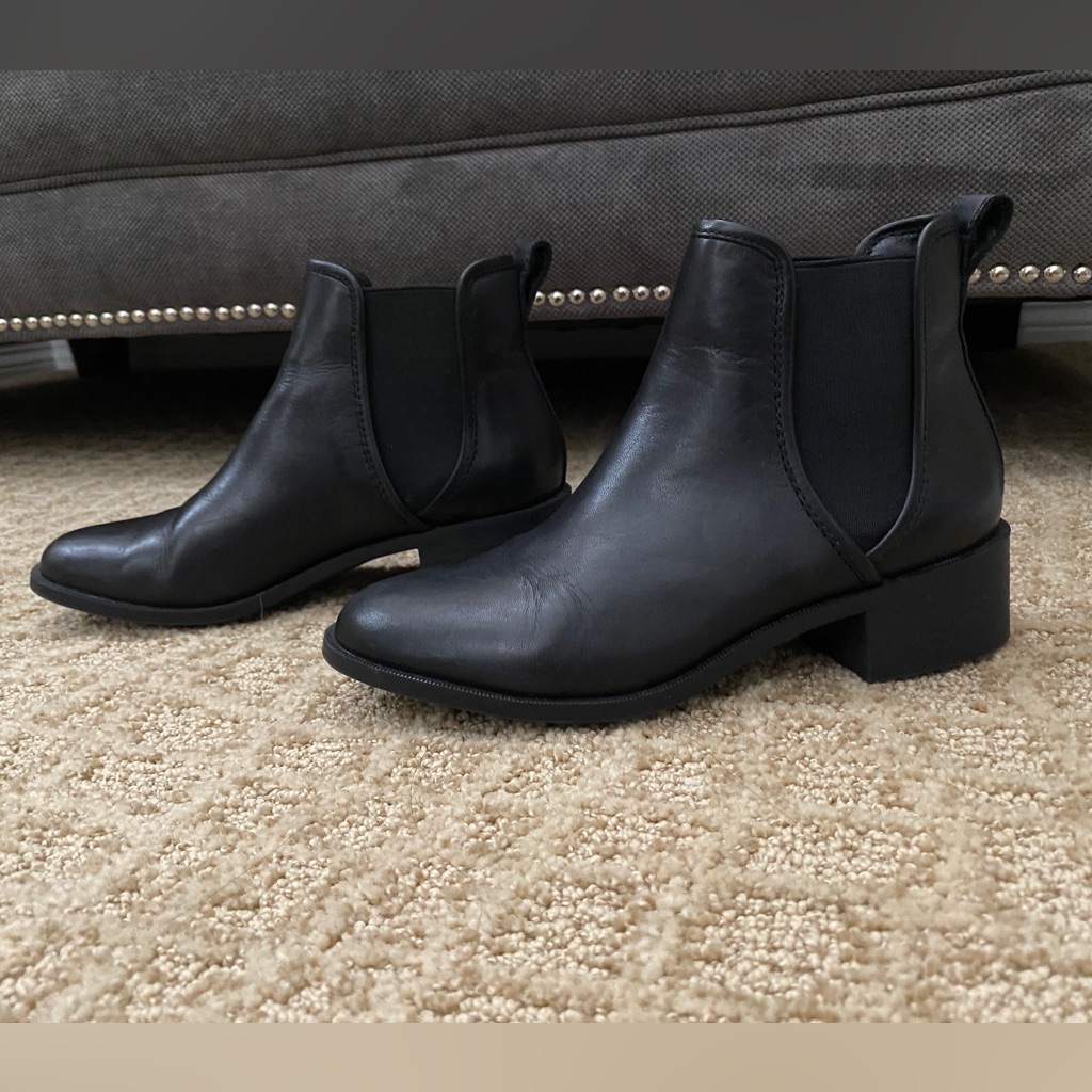 Black Steve Madden Darbie Boots